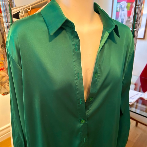 Green silk-like Blouse & Bralette - Picture 2 of 3